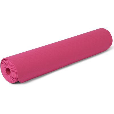workout zu hause pakket yoga mat rosa und fitnessband aufgerollt